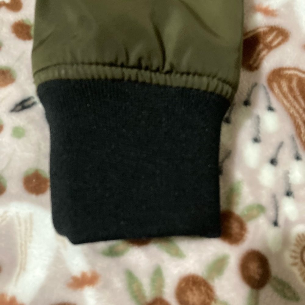 Zara Woman Olive Green Bomber Jackek
Size: M - Picture 11 of 14
